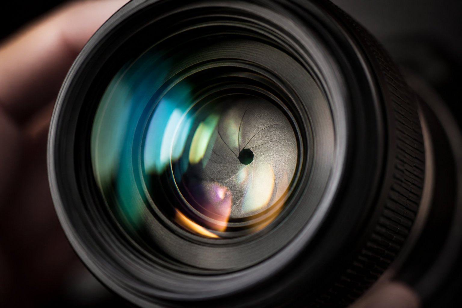 Flux AI avis : le nouveau modèle d'image qui défie Midjourney 5 Réglages de profondeur de champ pour un rendu photoréaliste avec Flux AI